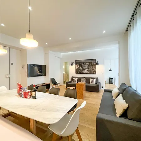 Apartmán Urbanflat 69 - Authentic & Elegant *