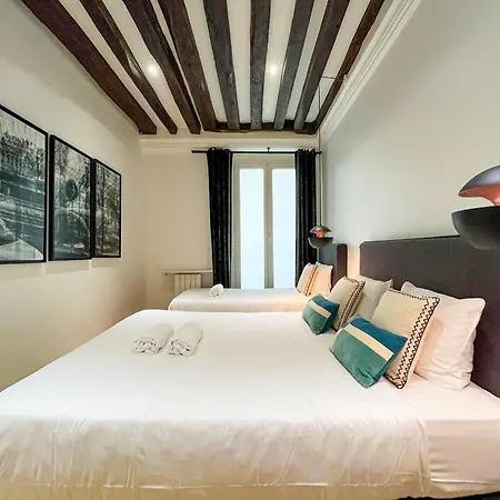 Urbanflat 69 - Authentic & Elegant