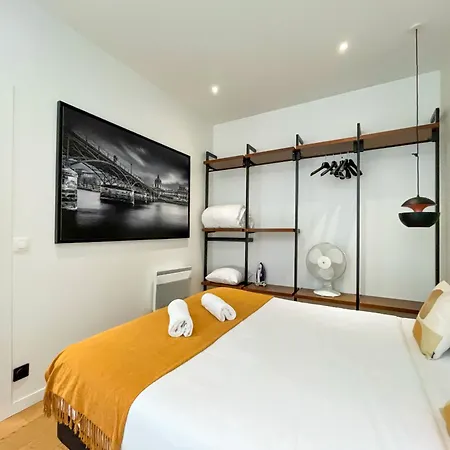 Urbanflat 69 - Authentic & Elegant Apartment Paris