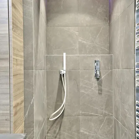 Apartmán Urbanflat 69 - Authentic & Elegant *
